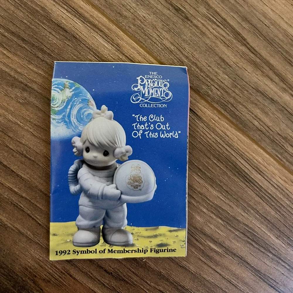 Precious moments 1992 symbol of membership figurine - Picture 2 of 5